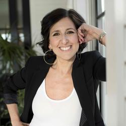 Dr Aviva Romm