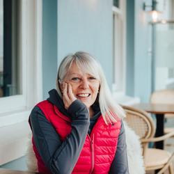 Dr Julie Luscombe